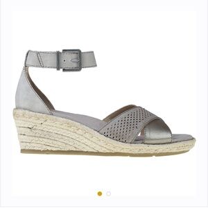 Earth Origins Natasha Wedge Heel Leather Platinum SIZE 8